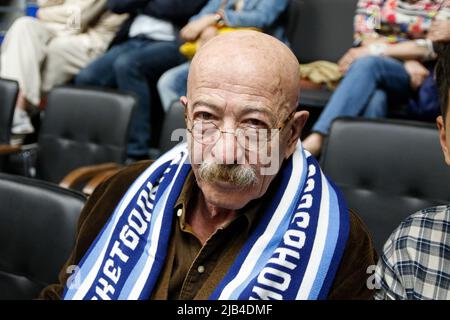 Sankt Petersburg, Russland. 02.. Juni 2022. Alexander Rozenbaum, Komponist, Sänger, Volkskünstler Russlands, gesehen vor dem sechsten Match-Finale des VTB United League-Basketballspiels zwischen Zenit und CSKA in der Sibur Arena. Endstand; Zenit Saint Petersburg 82:63 CSKA Moscow. (Foto von Maksim Konstantinov/SOPA Images/Sipa USA) Quelle: SIPA USA/Alamy Live News Stockfoto