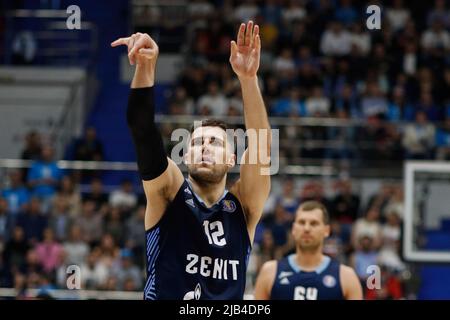 Sankt Petersburg, Russland. 02.. Juni 2022. Billy Baron (Nr.12) von Zenit wurde während des sechsten Matchfinales des VTB United League Basketballspiels zwischen Zenit und CSKA in der Sibur Arena in Aktion gesehen. Endstand; Zenit Saint Petersburg 82:63 CSKA Moscow. (Foto von Maksim Konstantinov/SOPA Images/Sipa USA) Quelle: SIPA USA/Alamy Live News Stockfoto