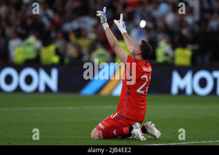 London, England, 1.. Juni 2022. Emiliano Martinez aus Argentinien feiert nach dem letzten Pfiff des CONMEBOL-UEFA Cup of Champions im Wembley Stadium, London. Bildnachweis sollte lauten: Jonathan Moscrop / Sportimage Kredit: Sportimage/Alamy Live News Stockfoto