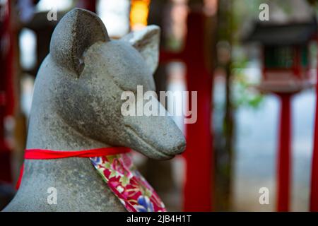 Statue Schutzfuchs am Hanazono-Schrein in Tokio Stockfoto