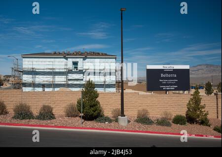 Belterra von Lennar sind neue Häuser, die im Skye Canyon-Gebiet von Las Vegas, Nevada, USA, gebaut werden. Stockfoto