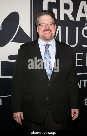 Newark, Ny. 02.. Juni 2022. Mark D. Conklin nimmt an der GRAMMY Museum Experience im Prudential Center Teil, einer Auftaktveranstaltung zum Black Music Month mit Fotograf Ernie Paniccioli, einer neuen Fotoausstellung, A Hip-Hop Life: Fünf Jahrzehnte Hip-Hop-Musik, Kunst und Kultur und die Enthüllung von Artefakten aus neun ganz besonderen New Jersey Legends im Museum - Newark, NJ am 3. Juni 2022. (Foto von Udo Salters/Sipa USA) Quelle: SIPA USA/Alamy Live News Stockfoto