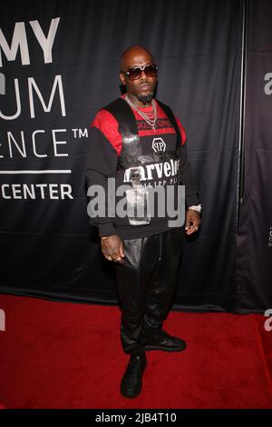 Newark, Ny. 02.. Juni 2022. Treach of Naughty by Nature besucht GRAMMY Museum Experience im Prudential Center Auftaktveranstaltung zum Black Music Month Empfang mit Fotograf Ernie Paniccioli Eröffnung der neuen Fotoausstellung A Hip-Hop Life: Fünf Jahrzehnte Hip-Hop-Musik, Kunst und Kultur und die Enthüllung von Artefakten aus neun ganz besonderen New Jersey Legends im Museum - Newark, NJ am 3. Juni 2022. (Foto von Udo Salters/Sipa USA) Quelle: SIPA USA/Alamy Live News Stockfoto