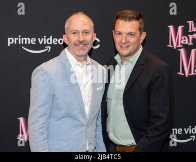 New York, USA. 02.. Juni 2022. New York, NY - 2. Juni 2022: Curtis Moore und Thomas Mizer nehmen an der wunderbaren Mrs. Maisel Emmys FYC in den Steiner Studios Teil.Quelle: SIPA USA/Alamy Live News Stockfoto