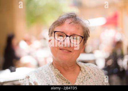 Ältere Frau, Bester, Porträt, bille, lächelt, Aix-en-Provence, Bouches-du-Rhone, Provence-Alpes-Cote d'Azur, Frankreich Stockfoto