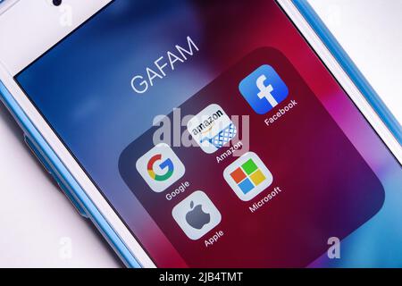 Kumamoto, Japan - 20 2020. Februar: GAFAM (Google, Amazon, Facebook, Apple & Microsoft) auf einem iPhone. Die 5 multinationalen IT- oder Online-Service-Unternehmen in den USA Stockfoto