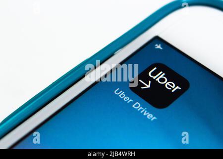 Kumamoto, Japan - Jul 23 2020 : die App von Uber, einem US-amerikanischen multinationalen Ride-Hailing-Unternehmen mit Hauptsitz in San Francisco, Kalifornien, auf dem iPhone. Stockfoto