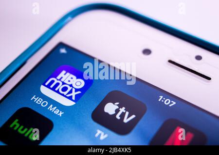 HBO Max, Streaming-Dienst für US-Abonnement auf Abruf von WarnerMedia Entertainment, mit Apple tv, Netflix, Hulu und Amazon Prime auf dem iPhone Stockfoto