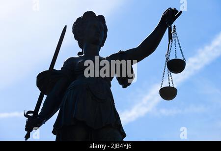 Justizbrunnen mit Justitia, Römerberg, Altstadt, Zentrum, Frankfurt am Main, Hessen, Deutschland Stockfoto