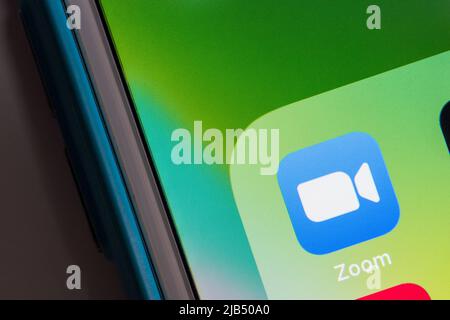 Zoom, Videotelefonie & Online-Chat-Dienste App, auf dem iPhone. Zoom Video Communications, Inc. Ist ein US-amerikanisches Technologieunternehmen mit Sitz in San Jose, CA Stockfoto