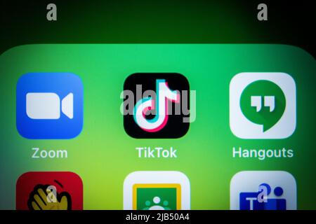 Kumamoto, Japan - Mai 7 2020 : TikTok, Video-App für soziale Medien zum Erstellen und Teilen von kurzen Videos auf dem iPhone. TikTok wurde 2017 von Bytedance ins Leben gerufen Stockfoto