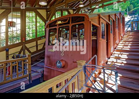 Auto der Oberbergbahn in Molkenkur Bahnhof, Bahnhof, Schienenfahrzeug, Seilbahn, Standseilbahn, Heidelberg Bergbahn, auch Stockfoto