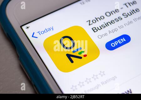 Kumamoto / JAPAN - Okt 3 2020 : Zoho One, eine umfassende Suite von über 40 Apps der Zoho Corporation mit Sitz in Chennai, Indien, im App Store auf dem iPhone Stockfoto