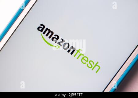 Logo von Amazon Fresh, einem Lebensmittellieferdienst, auf dem iPhone. AmazonFresh bietet Lebensmittel zum Verkauf an und eine Untermenge von Artikeln aus dem Ladengeschäft Stockfoto