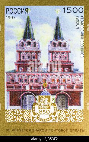 MOSKAU, RUSSLAND - 20. MAI 2022: In Russland gedruckte Briefmarke zeigt Auferstehungstor, Serie, um 1997 Stockfoto