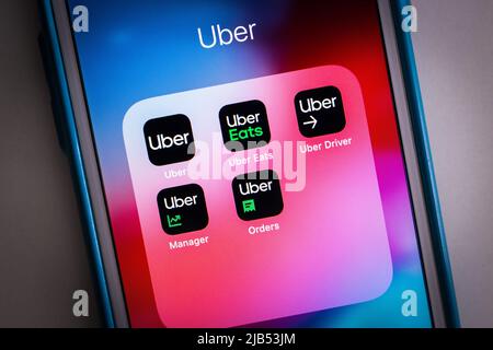 Kumamoto / JAPAN - Sep 19 2020 : die Uber-Apps (Uber, Uber Eats, Driver, Manager und Orders) auf dem iPhone-Startbildschirm. Stockfoto