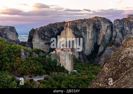Kloster auf Felsen in Meteora, Griechenland Stockfoto