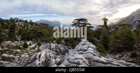 Schöne Landschaft der Taurus Berge Natur auf berühmten touristischen Lykischen Weg touristischen Pfad in der Türkei Stockfoto