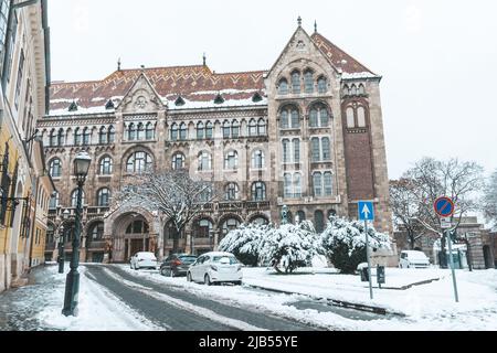 Wintertag auf den alten Straßen von Budapest Stockfoto