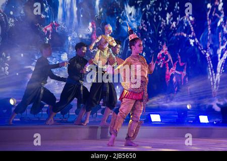 Joe Louis traditionelle Thai Puppet Show auf der Bühne während des 240. Jahrestages der Gründung von Rattanakosin City. Die Show ist für die Öffentlichkeit kostenlos. Stockfoto