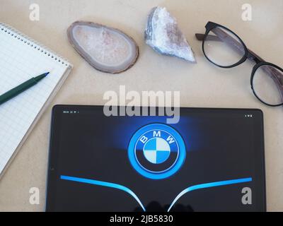 Auf diesem Foto Illustration BMW AG Logo auf einem Tablet zu sehen Stockfoto