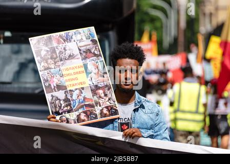 London, Großbritannien. 21 Mai 2022. Marsch vom Parliament Square zum Wellington Arch gegen den Völkermord in der Region Tigray in Äthiopien Stockfoto