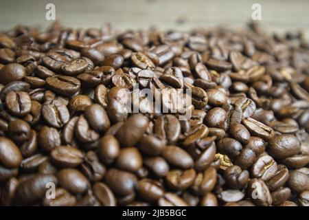 Frisch geröstete Kaffeebohnen Stockfoto