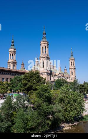 Kathedrale-Basilika unserer Lieben Frau von der Säule, eine römisch-katholische Kirche in der Stadt Zaragoza, Aragon, Spanien Stockfoto