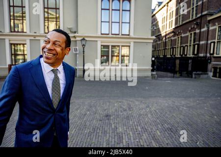 Den Haag, Niederlande. 3.. Juni 2022. 2022-06-03 09:47:49 DEN HAAG - Franc Weerwind Minister für Rechtsschutz bei der Ankunft am Binnenhof für den wöchentlichen Ministerrat. ANP ROBIN UTRECHT netherlands Out - belgium Out Credit: ANP/Alamy Live News Credit: ANP/Alamy Live News Credit: ANP/Alamy Live News Stockfoto