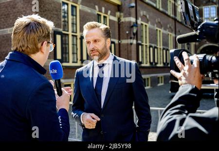 Den Haag, Niederlande. 3.. Juni 2022. 2022-06-03 10:29:27 DEN HAAG - Minister für Wohnen und Raumplanung Hugo de Jonge bei der Ankunft am Binnenhof für den wöchentlichen Ministerrat. ANP ROBIN UTRECHT netherlands Out - belgium Out Credit: ANP/Alamy Live News Stockfoto