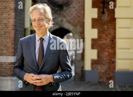 Den Haag, Niederlande. 3.. Juni 2022. 2022-06-03 09:57:32 DEN HAAG - Minister für Bildung, Kultur und Wissenschaft Robbert Dijkgraaf bei der Ankunft am Binnenhof für den wöchentlichen Ministerrat. ANP ROBIN UTRECHT netherlands Out - belgium Out Credit: ANP/Alamy Live News Stockfoto