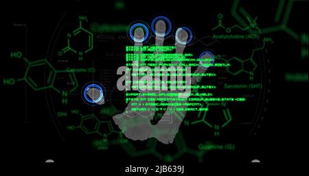 Bild von chemischen Formeln und Datenverarbeitung über Fingerabdrücken auf schwarzem Hintergrund Stockfoto