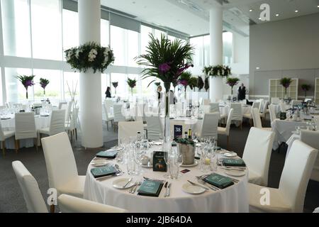 Ein Blick auf die Derby-Suite am Ladies Day während des Cazoo Derby Festival 2022 auf der Epsom Racecourse, Surrey. Bilddatum: Freitag, 3. Juni 2022. Stockfoto