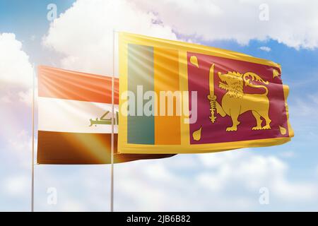 Sonniger blauer Himmel und Flaggen von sri lanka und dem irak Stockfoto