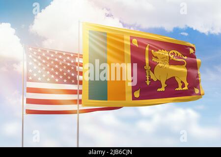 Sonniger blauer Himmel und Flaggen von sri lanka und den usa Stockfoto