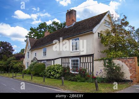 Ein altes Häuschen in einer kleinen Marktstadt im ländlichen Suffolk, Großbritannien Stockfoto