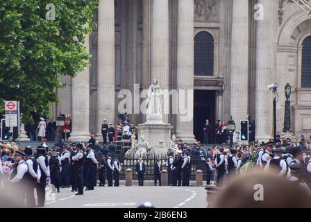 London, Großbritannien. 3.. Juni 2022. Thanksgiving-Service in der St. Paul's Cathedral am zweiten Tag des Queen's Platinum Jubilee Weekends. Kredit: Vuk Valcic/Alamy Live Nachrichten Stockfoto