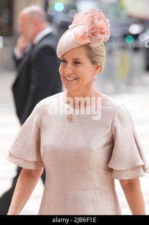 Die Gräfin von Wessex, die am zweiten Tag der Feierlichkeiten zum Platin-Jubiläum von Königin Elizabeth II. Zu einem Empfang in der Guildhall, London, eintraf, veranstaltet vom Oberbürgermeister von London und der City of London Corporation für die Teilnehmer des National Service of Thanksgiving Bilddatum: Freitag, 3. Juni 2022. Stockfoto