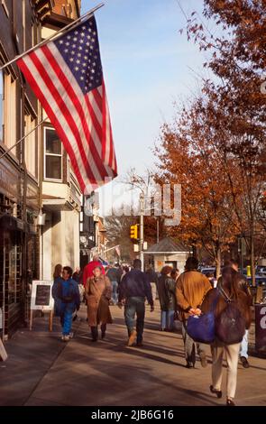 Princeton Nassau Street, New Jersey. Außerhalb der Campus-Stadt für die Princeton University. Ivy League College oder Universität. Kleine Stadtstraße. USA Stockfoto