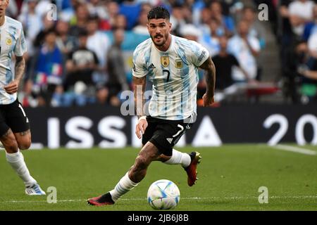 Rodrigo De Paul aus Argentinien in Aktion beim Fußballspiel der Finalissima-Trophäe 2022 zwischen Italien und Argentinien im Wembley-Stadion in London, eng Stockfoto