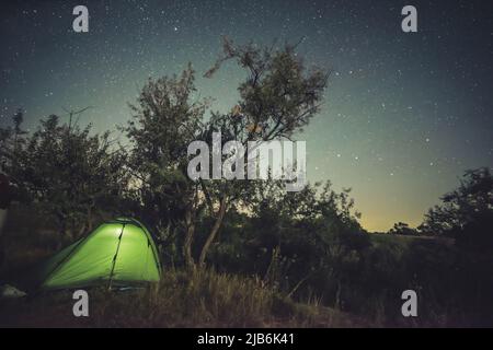 Wunderschöne Aussicht auf den wolkigen Sonnenuntergang Stockfoto