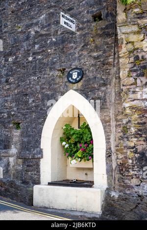 Ancient Wishing Well in Fore Street, Kingswear, Devon, Großbritannien. Stockfoto