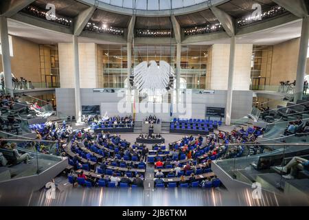 Berlin, Deutschland. 03.. Juni 2022. Christian Lindner (FDP) spricht im Plenarsaal des Bundestages. Quelle: Michael Kappeler/dpa/Alamy Live News Stockfoto