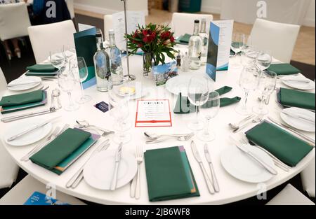 Ein allgemeiner Blick auf das Siegerpostzelt am Ladies Day während des Cazoo Derby Festival 2022 auf der Epsom Racecourse, Surrey. Bilddatum: Freitag, 3. Juni 2022. Stockfoto