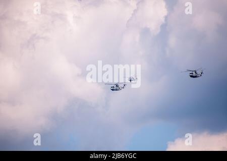 Die Flugzeuge der Royal Air Force fliegen während der Feier des britischen British Jubilee der Königin Elizabeth in London vorbei Stockfoto