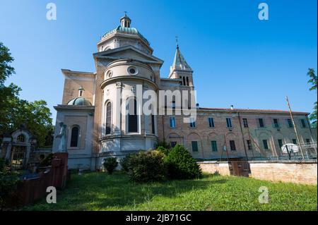 Italien, Den 2. Juni 2022. Die Kirche von Sant'Antonio di Padova im Zentrum von Predappio in der Provinz Forli Cesena in der Emilia Romagna Stockfoto