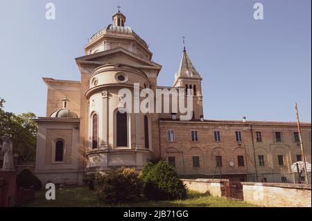 Italien, Den 2. Juni 2022. Die Kirche von Sant'Antonio di Padova im Zentrum von Predappio in der Provinz Forli Cesena in der Emilia Romagna Stockfoto