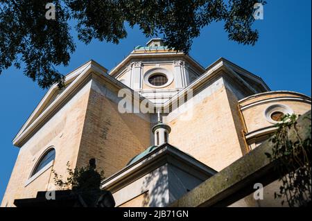 Italien, Den 2. Juni 2022. Die Kirche von Sant'Antonio di Padova im Zentrum von Predappio in der Provinz Forli Cesena in der Emilia Romagna Stockfoto