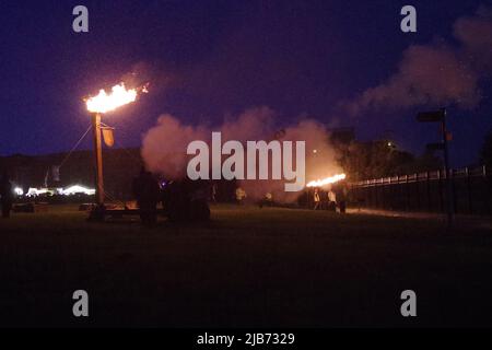 Wallsend, England, 2. Juni 2022. Das 101. Regiment Royal Artillery feuerte eine 105mm Kanone, um das Ende des förmlichen Verfahrens während des Platin-Jubiläums der Königin im römischen Fort Segedunum anzukündigen. Quelle: Colin Edwards Stockfoto