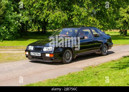 1983 80s 80er Jahre Ford Sierra 2792 ccm Benzinlimousine, Ankunft in worden Park Motor Village für das Leyland Festival, Großbritannien Stockfoto